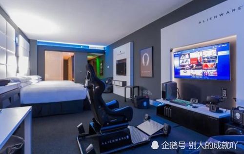 為何電競酒店“五黑房”配五臺電腦卻僅設(shè)四張床？老板揭露真相與機房維護啟示